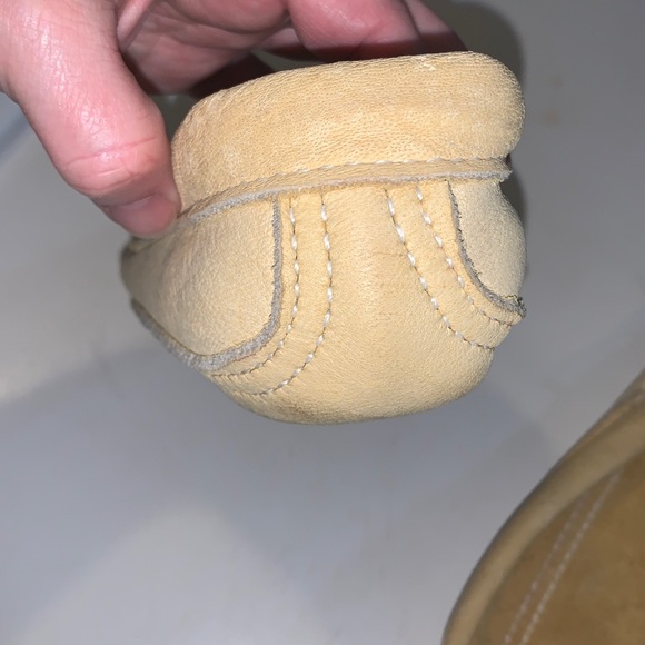 Women’s Hiawatha by Bassein Canada handmade Moccasins - Picture 4 of 5